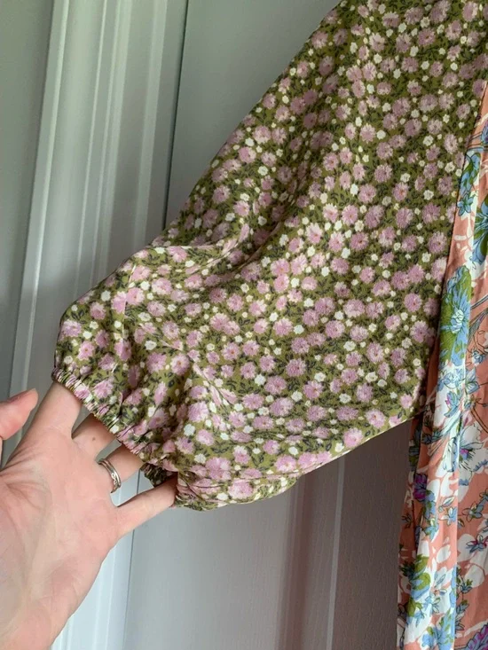 Gigio Floral boho Tiered Maxi Dress in Peach and Olive - Picture 5 of 6